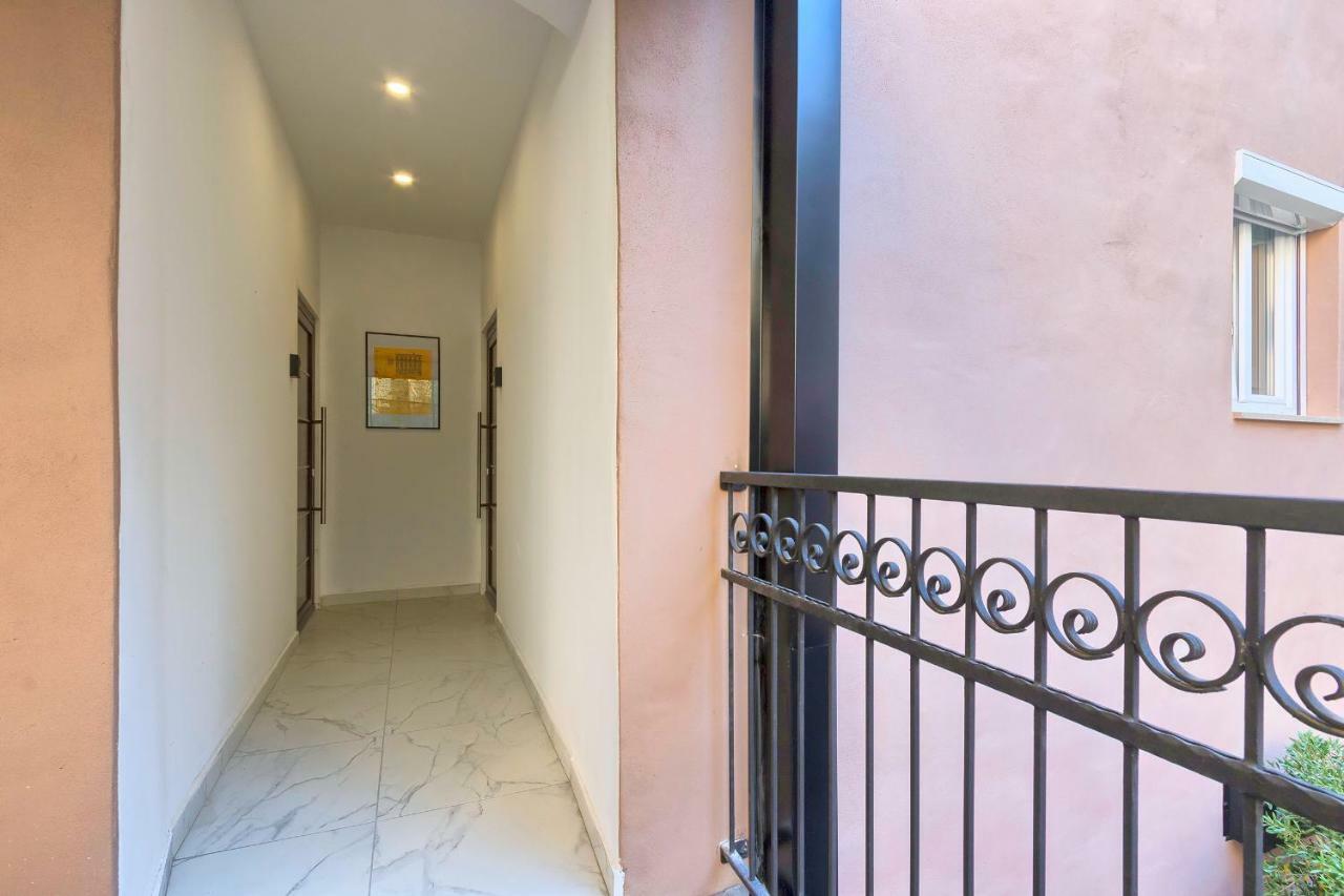 Hedone Luxury 3 With Free Parking Apartma