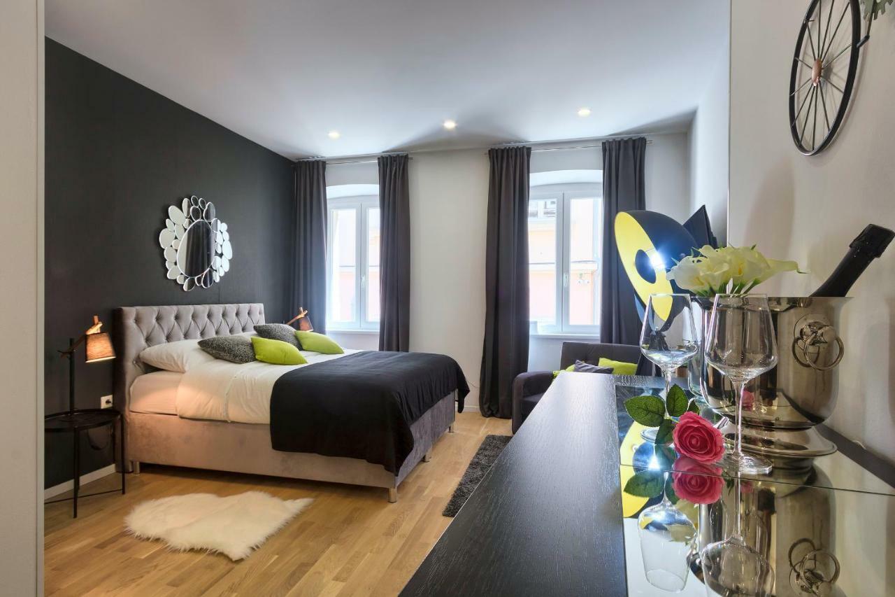 Hedone Luxury 3 With Free Parking Apartma